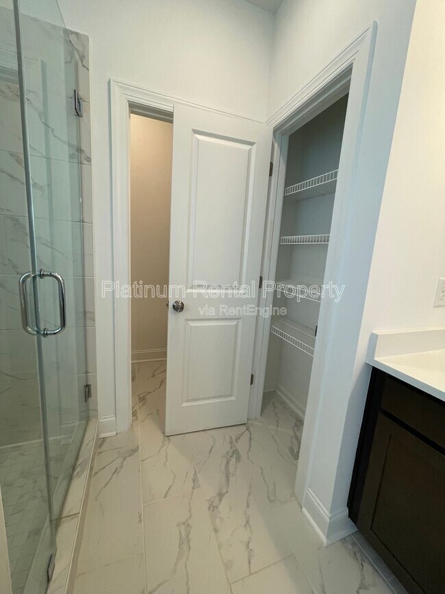 Building Photo - 5221 Riden Ct