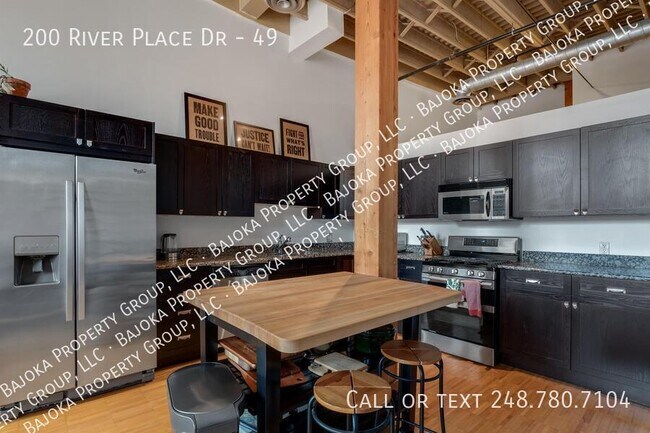 Building Photo - 200 River Pl Dr