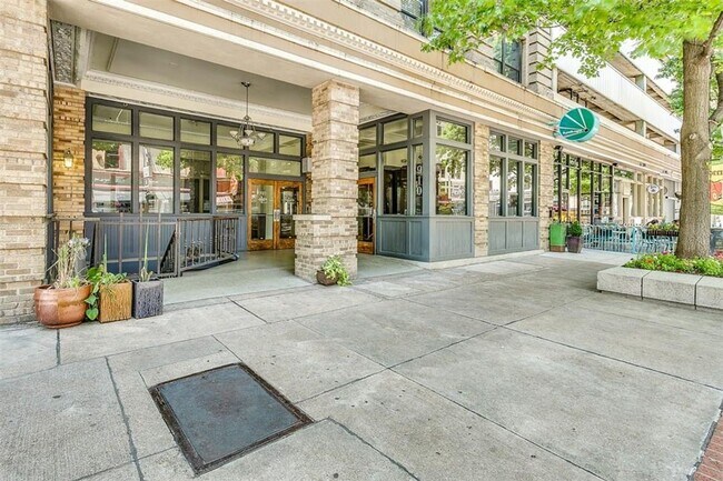 Building Photo - Beautiful 1 Bed- 1 Bath in Houston Place L...