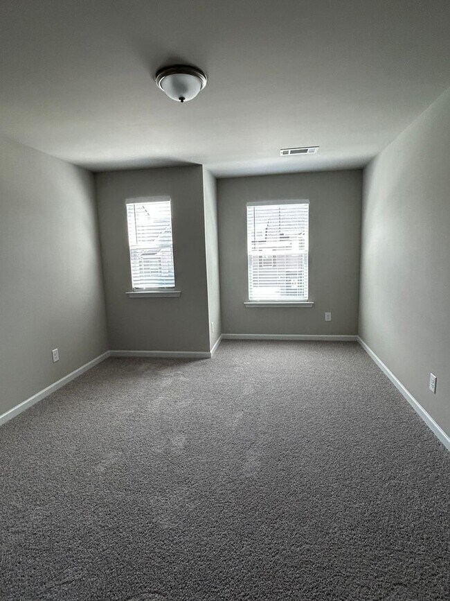 Building Photo - Spacious Brand New 4BR Townhome in Norcross