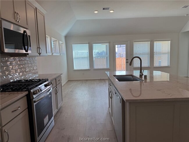 Building Photo - 6222 Greenville Dr