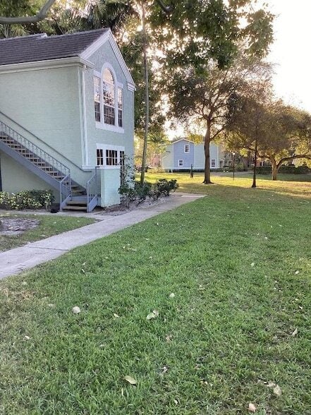 Building Photo - 1215 Crystal Way