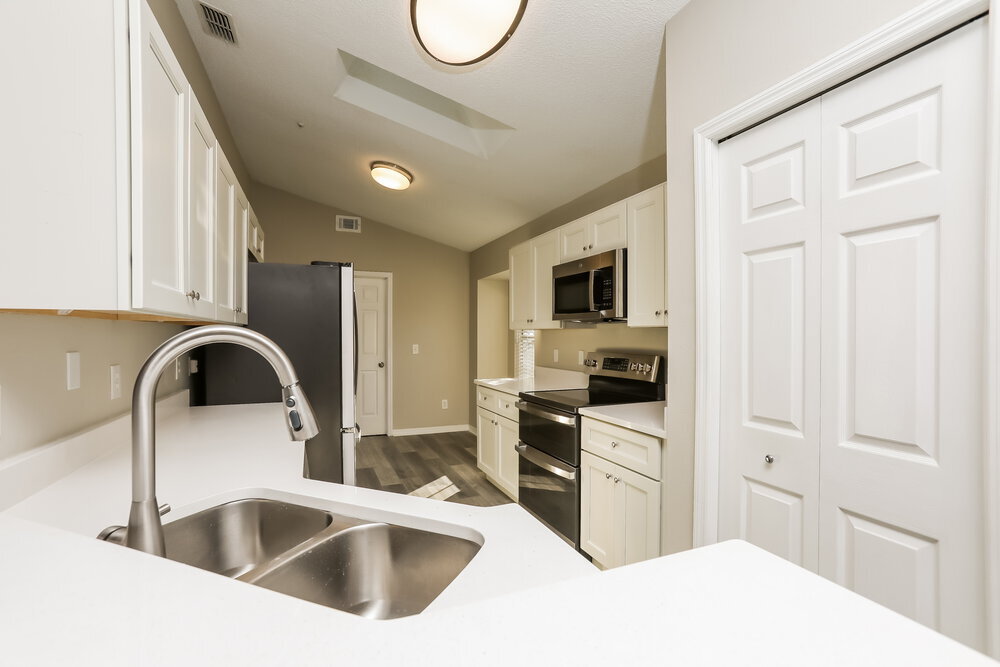 Building Photo - 1533 Oakwood Ct