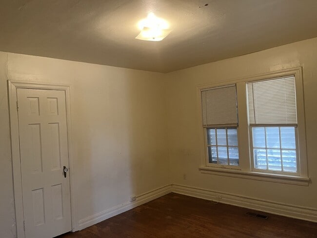 Building Photo - Charming 2-Bedroom unit in Prime Oklahoma ...