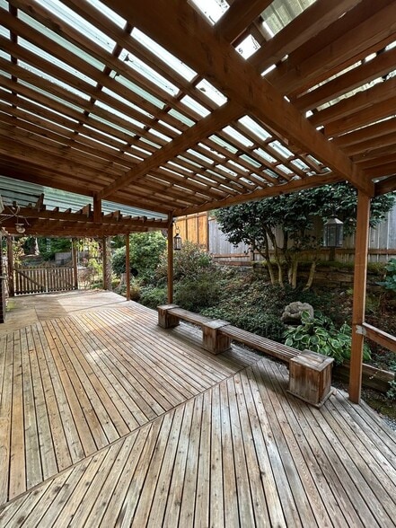 Building Photo - Charming Bellevue Home With Flexible Lease...