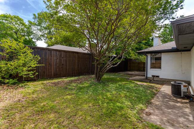 Building Photo - 3761 High Vista Dr