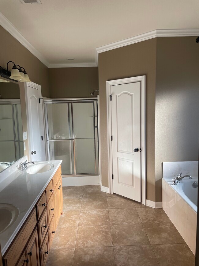 Building Photo - 2603 Redcliff Dr