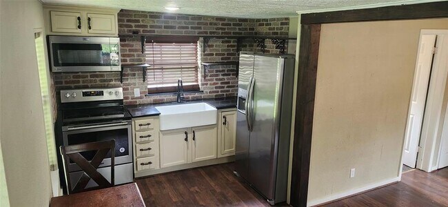 Building Photo - 10821 TX-150