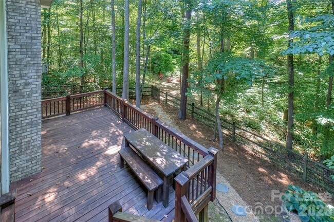 Building Photo - 181 Streamside Pl