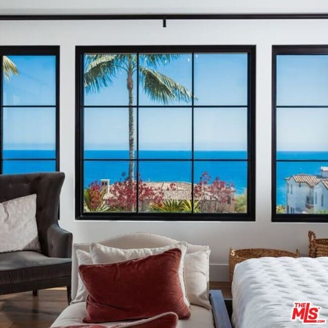 Building Photo - 10 Sea Glass