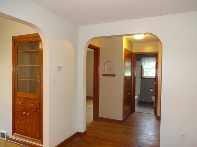 Building Photo - 414 N Hubert St
