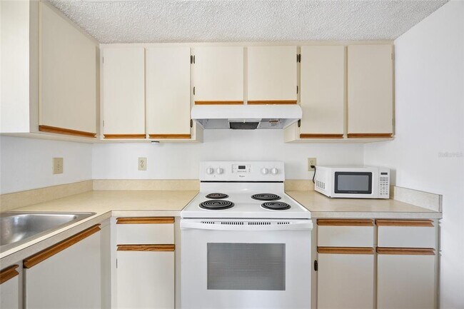 Building Photo - 19505 Quesada Ave