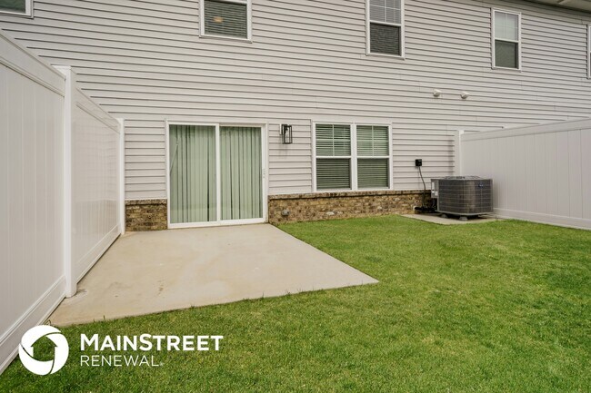 Building Photo - 2056 N Sarah Dr