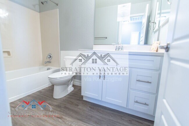 Building Photo - 2821 S Skyline Dr