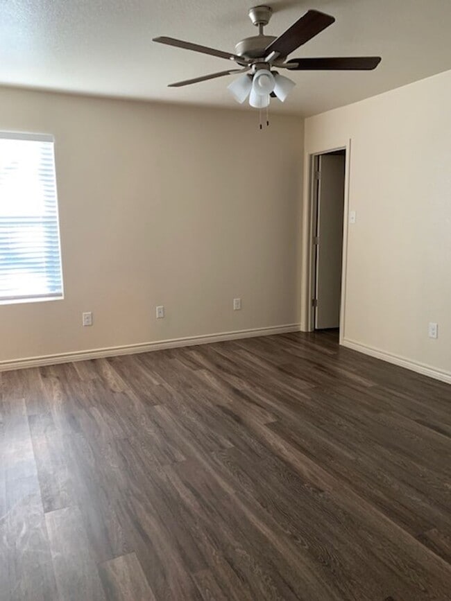 Building Photo - 122 Turnbo