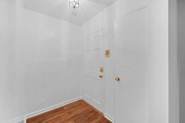 Building Photo - 11 Peachtree Hills Ave NE