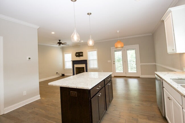 Building Photo - 25 Forrest Dr