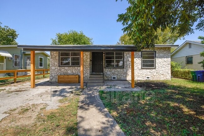 Building Photo - 2215 Hays St