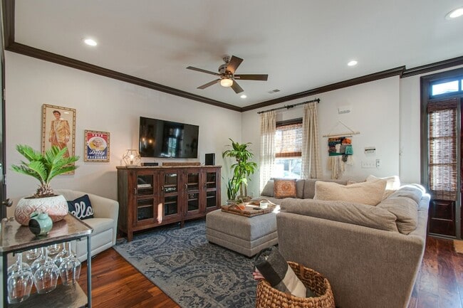 Building Photo - 2110 Acklen Ave