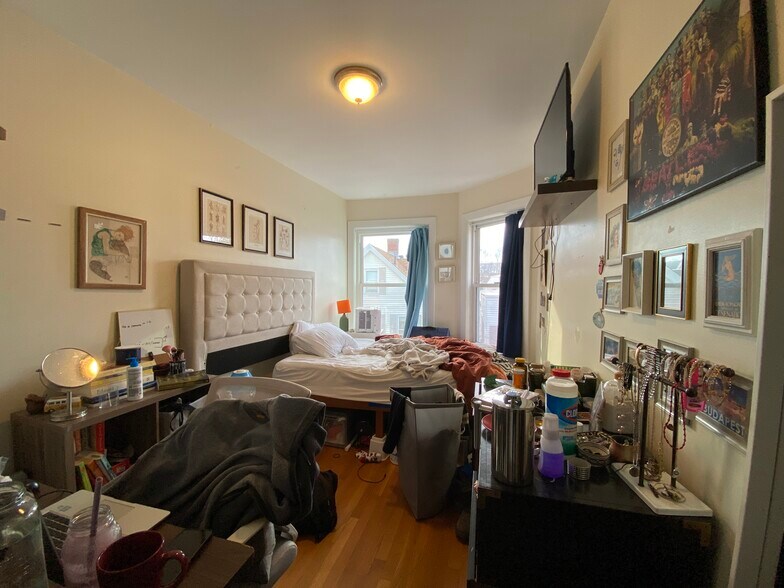 Building Photo - 11 Leverett St