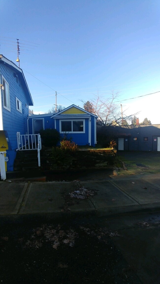 Building Photo - 1129 Pleasant Ave