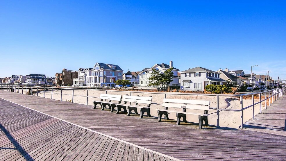 Building Photo - 108 S Newark Ave