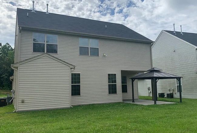 Building Photo - Spacious 5 Bedroom, 3 bath home in Greensb...