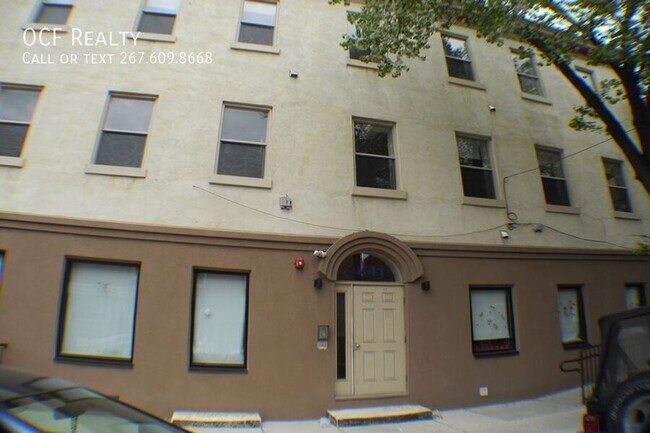 Building Photo - 1841 Bainbridge St