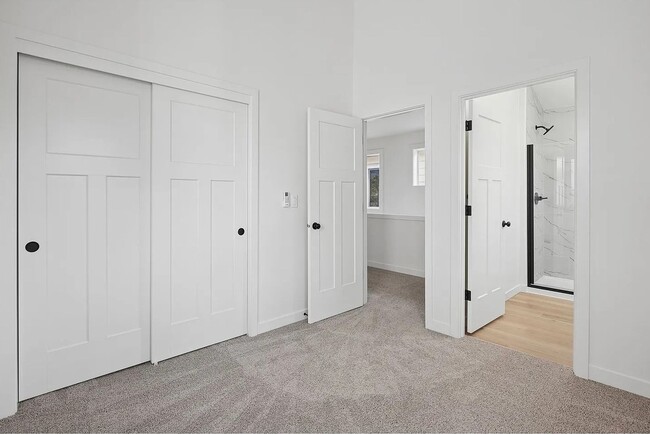 Building Photo - Beautiful Brand New Cottage - Modern Updates - Close to Washington Square