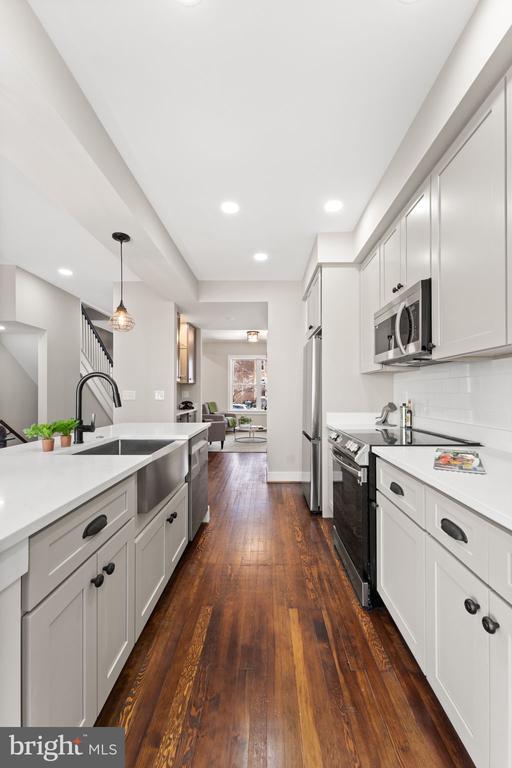 Building Photo - 705 Kentucky Ave SE