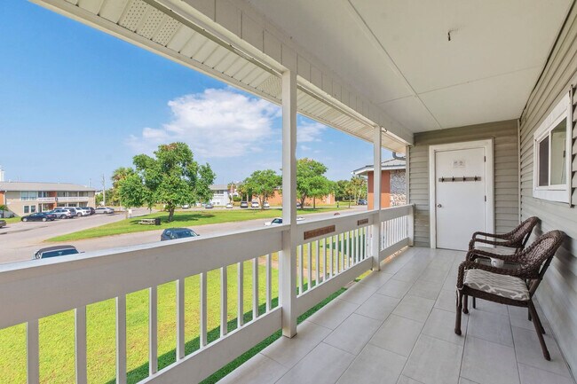 Building Photo - 4000 Gulf Terrace Dr