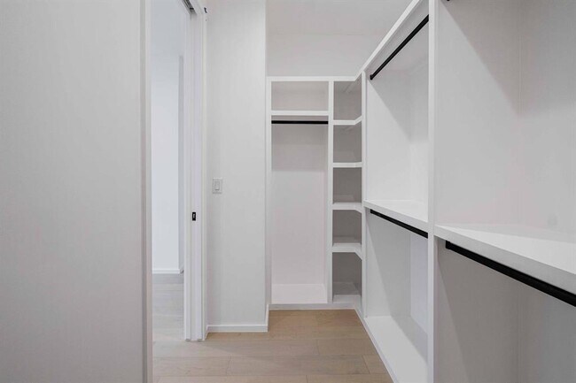 Building Photo - 1704 Kinney Ave