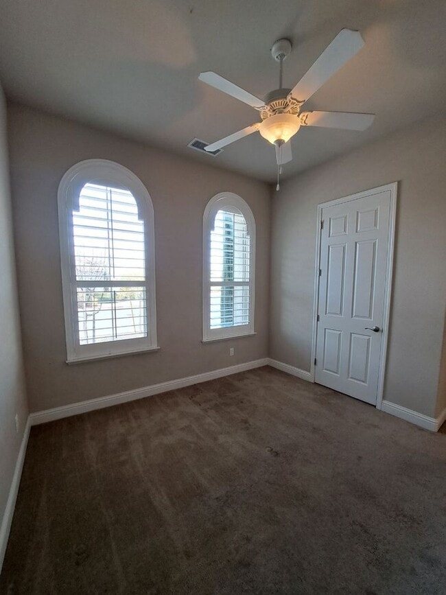 Building Photo - Beautiful 4 Bedroom Home In Clovis!