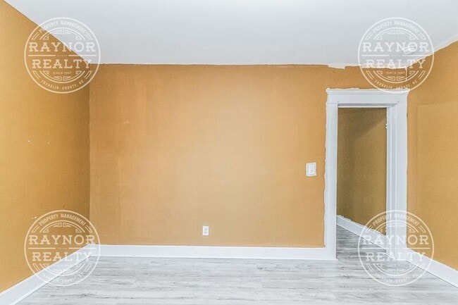 Building Photo - 643-643 Kenwood Ave