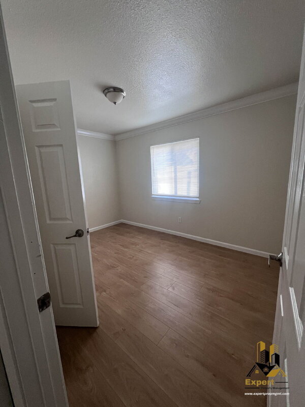 Building Photo - 480 Lindley Dr