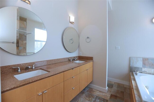 Building Photo - 1019 Bonner St