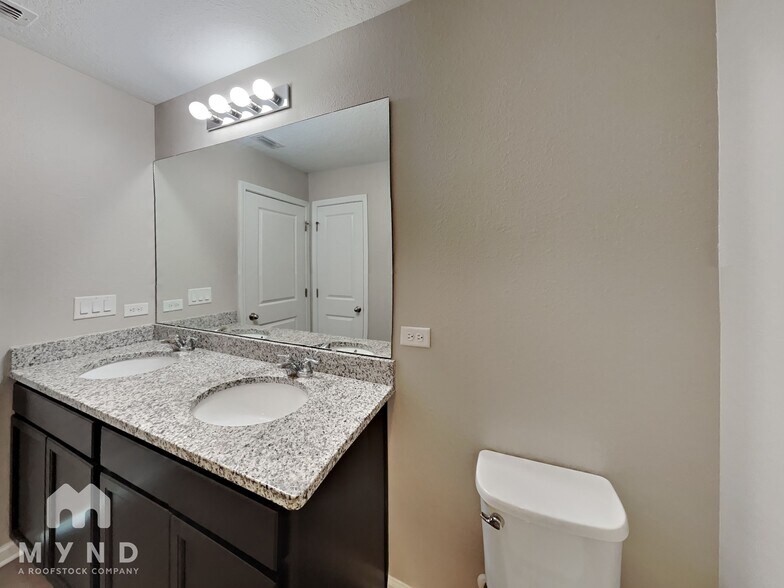 Building Photo - 752 Henley Ct