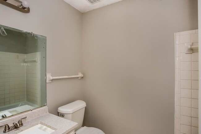 Building Photo - 2999 Morningview Dr