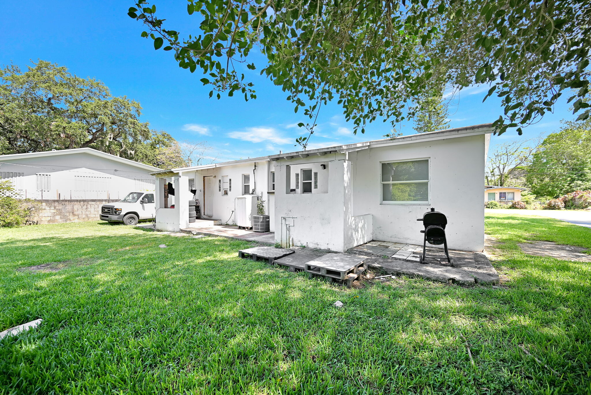 Building Photo - 555 NW 90th St