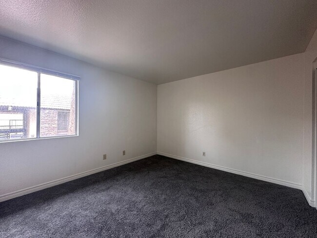 Building Photo - Cozy 2 bed 2 bath condo!