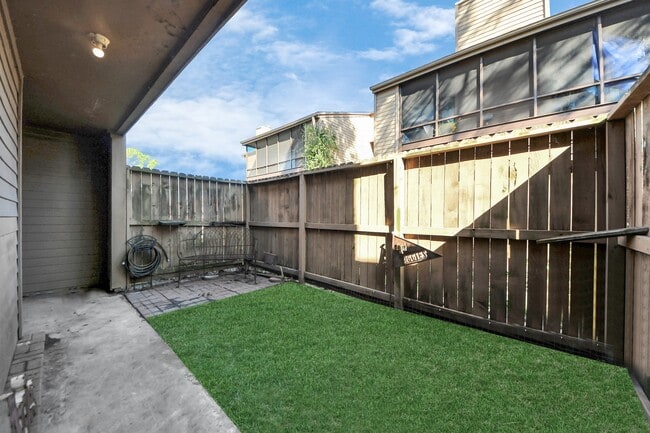 Building Photo - 10555 Turtlewood Ct