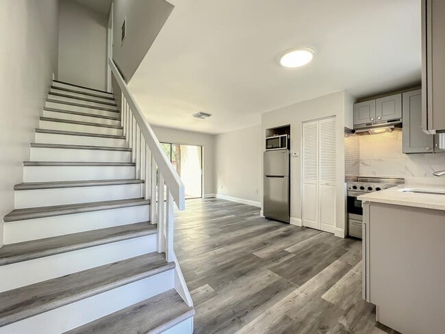 Building Photo - 10288 Turkey Lake Rd