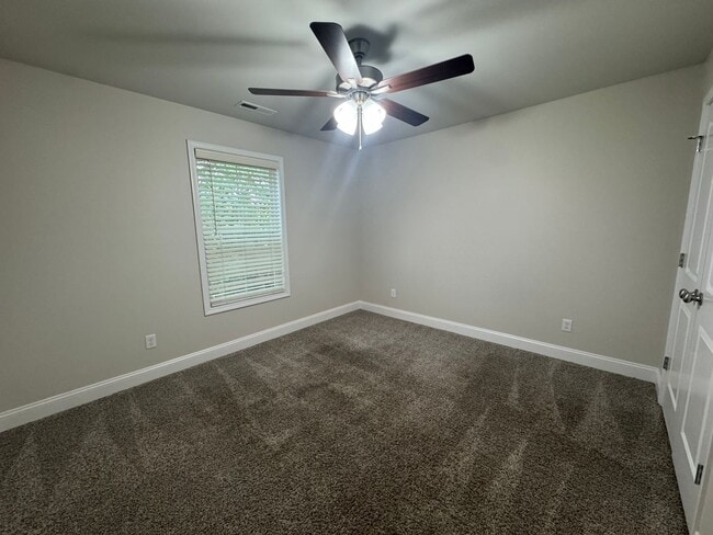 Building Photo - 5 Bedroom 2 Bathroom Home for Rent close t...