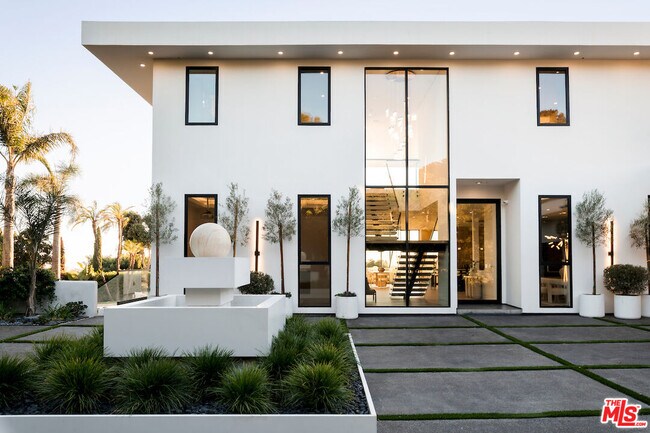 Building Photo - 5931 Kanan Dume Rd