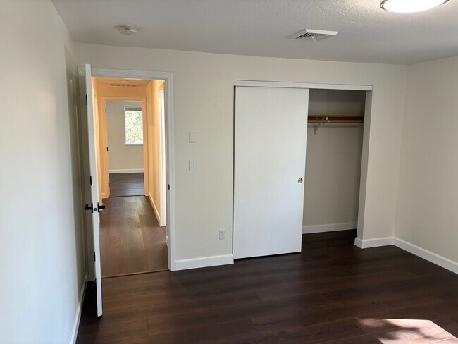 Building Photo - 4 Bed Home 20 Minutes From Mt. Bachelor