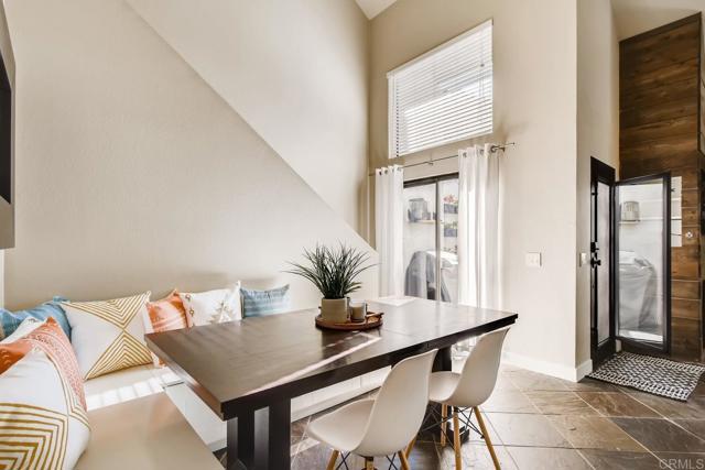 Building Photo - 536 Via De La Valle