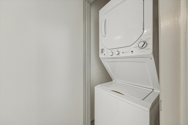 Building Photo - 4300 Rosslyn Rd