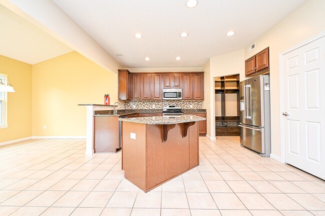 Building Photo - 8453 Forest Valley Dr