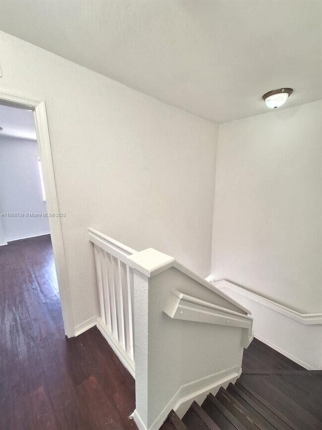 Building Photo - 1654 SE 31st Ct