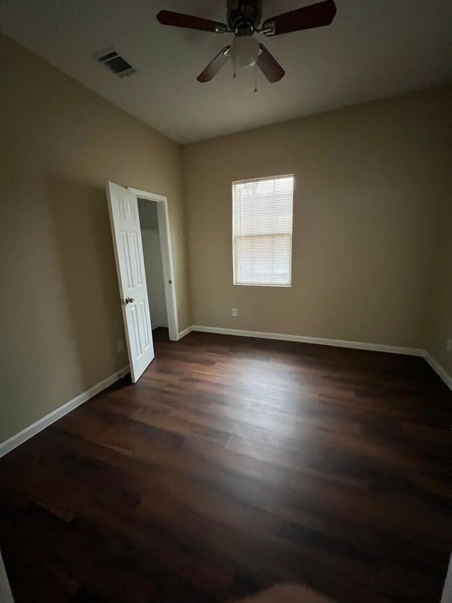 Building Photo - Renovated home in Silsbee!